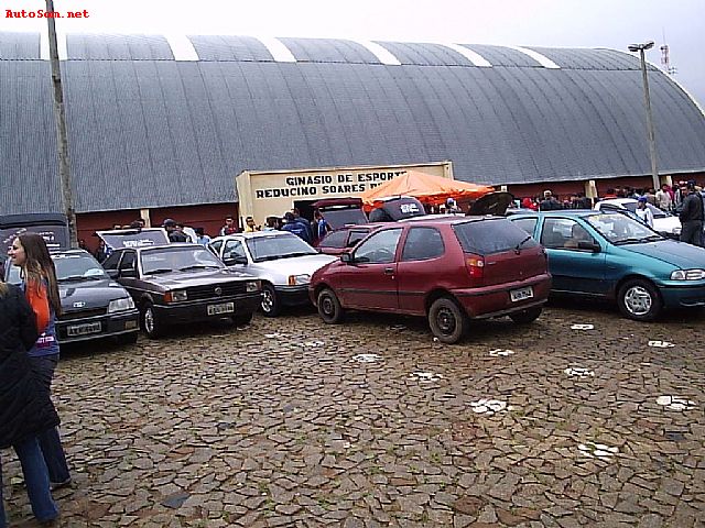 Vista_de_frente_do_ginsio_de_esportes_"Chefo"_em