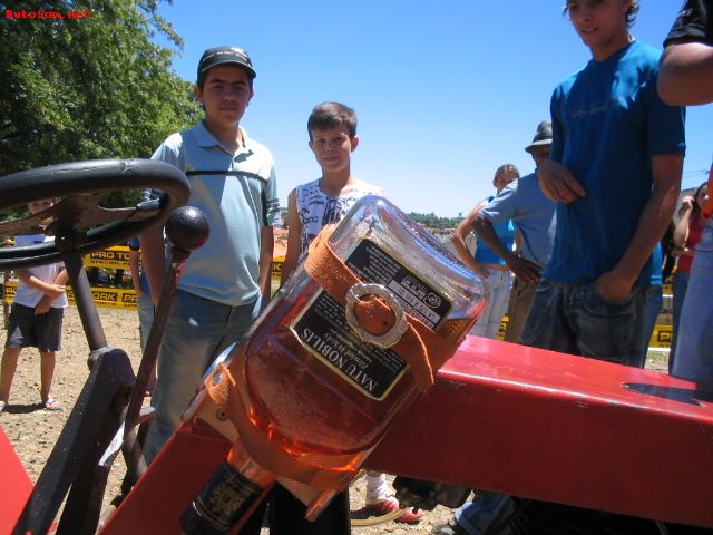 Detalhe_do_"tanque_de_combustvel"_do_tratorzinho.