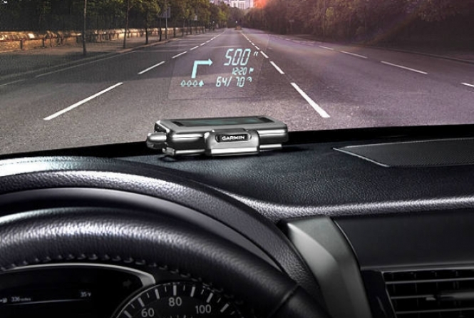 Garmin HUD projeta dados de velocidade, direção e GPS no para-brisa 