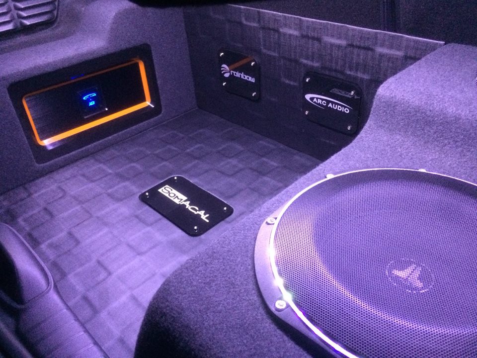 Peugeot 208 - Kit 2 vias Rainbow, amplificador Arc Audio e JL