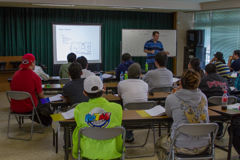 Curso de som automotivo no Japão - por MTM