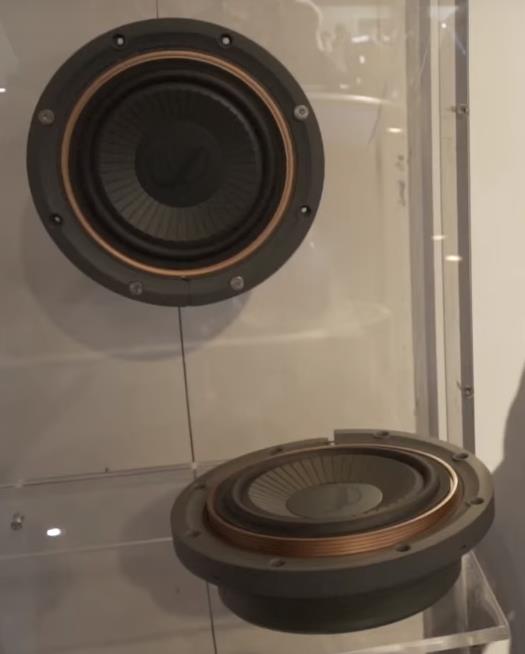 Subwoofer Infinity com profundidade variável